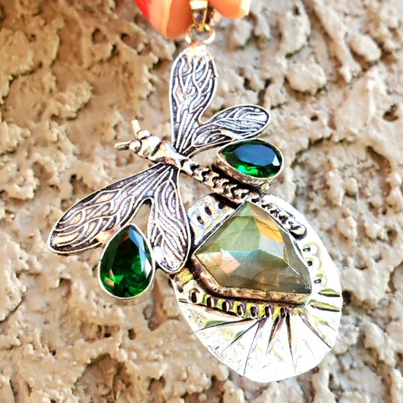 New Labradorite and Diopside Silver Dragonfly Pendant. - Picture 2 of 16